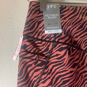 Victoria's Secret NWT Performance 7/8 Legging Tight High Rise Medium Brown Zebra